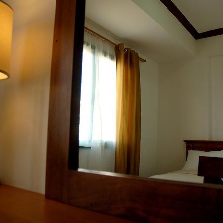 Isabelle Royale Makati Hotel Makati City Luaran gambar