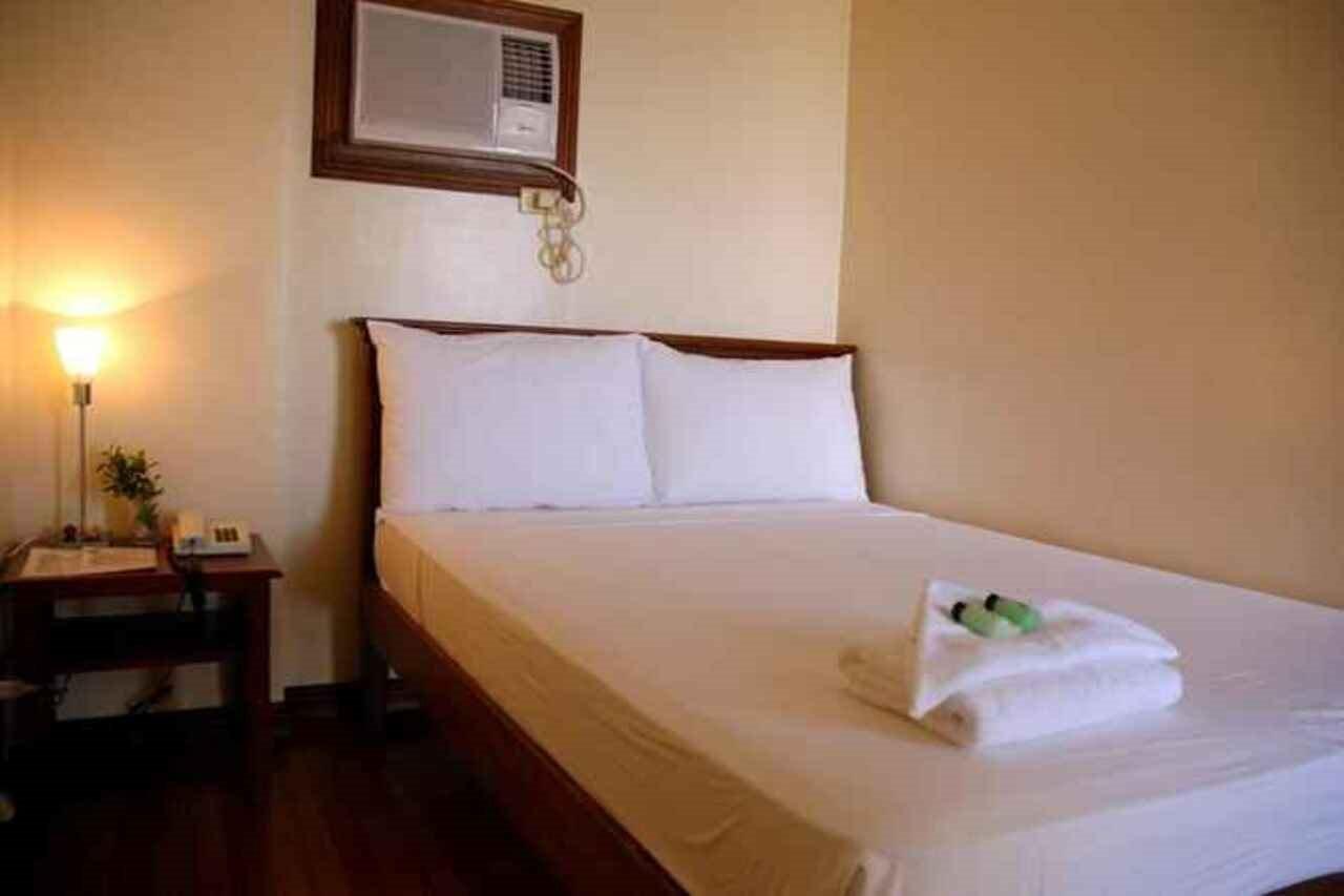 Isabelle Royale Makati Hotel Makati City Luaran gambar