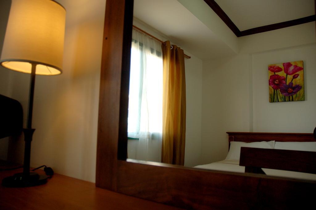 Isabelle Royale Makati Hotel Makati City Luaran gambar